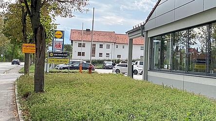 Lidl wird von der Filiale in Jellenkofen ins Fachmarktzentrum umziehen. Das Geb&auml;ude dort wurde erst 2020 erbaut und bietet mehr Verkaufsfl&auml;che.