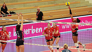 Ob am Netz oder aus dem Hinterfeld, ob mit Gewalt oder mit ganz viel Gef&uuml;hl: Die dynamische Raben-Au&szlig;enangreiferin Crystal Burk ist aus allen Lagen immer f&uuml;r Z&auml;hlbares gut.