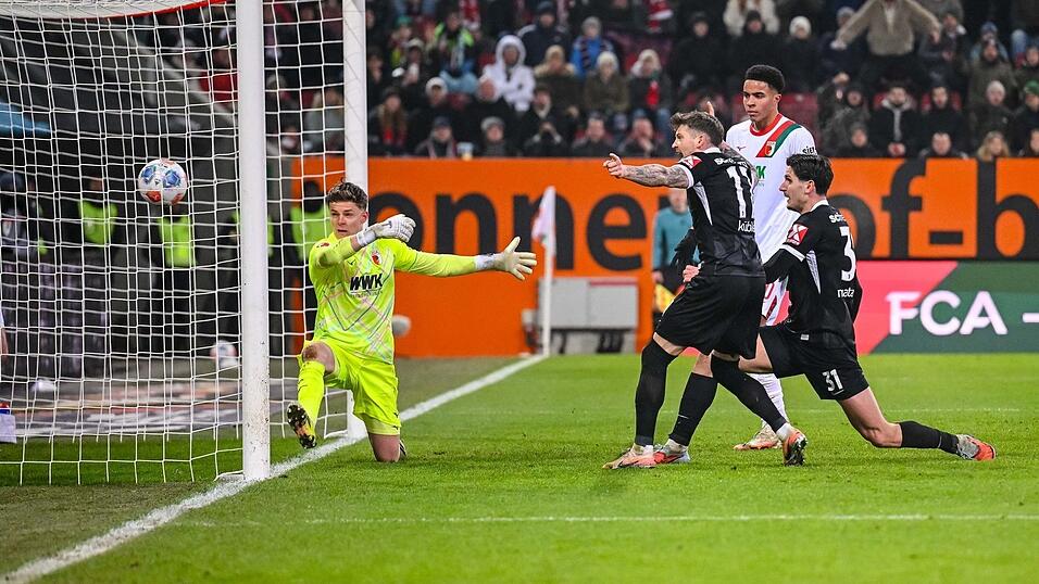 Igor Matanović steht f&uuml;r die Freiburger goldrichtig.