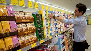 Rechtzeitig vor Weihnachten füllen Discounter ihre Regale mit Delikatessen. Rechtzeitig vor Weihnachten füllen Discounter ihre Regale mit Delikatessen.