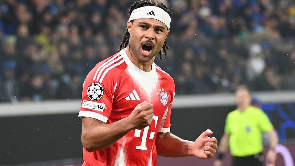 Serge Gnabry beim Torj&uuml;bel nach seinem 3:0.