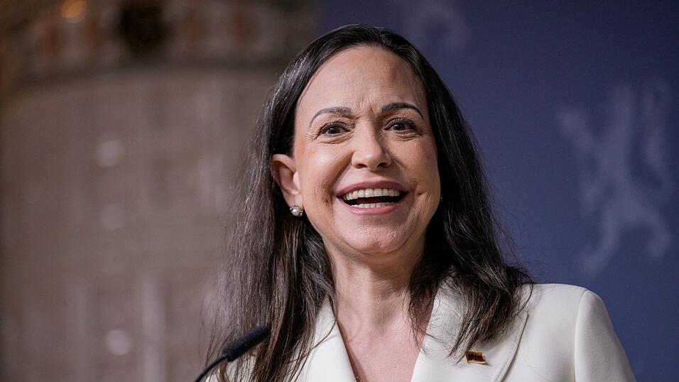 Auf einer Pressekonferenz berichtete sie von einem emotionalen Wiedersehen mit ihren Kindern. Auf einer Pressekonferenz berichtete sie von einem emotionalen Wiedersehen mit ihren Kindern.