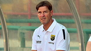 Vilzings Trainer Wolfgang Beller stehen nicht nur die Lebenserfahrung, sondern zur Zeit auch ein paar Sorgen ins Gesicht geschrieben. Vilzings Trainer Wolfgang Beller stehen nicht nur die Lebenserfahrung, sondern zur Zeit auch ein paar Sorgen ins Gesicht geschrieben.