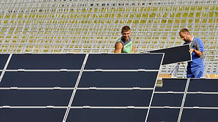 Auf dem alten Müllberg soll eine Freiflächen-Photovoltaikanlage entstehen. (Symbolbild)