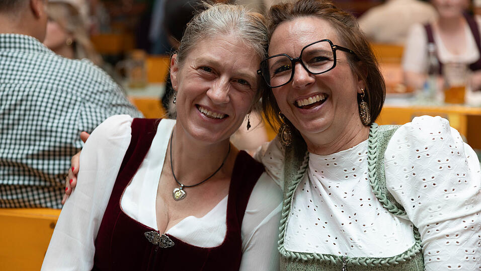 Die Partybilder vom Dienstag, 11. August, aus dem Festzelt Weckmann. Die Partybilder vom Dienstag, 11. August, aus dem Festzelt Weckmann.