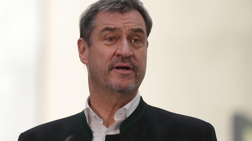 Nach seiner Dauerkritik an den Grünen will sich CSU-Chef Söder bei den wichtigen Beratungen mit den Grünen lieber zurückhalten. (Archivbild)