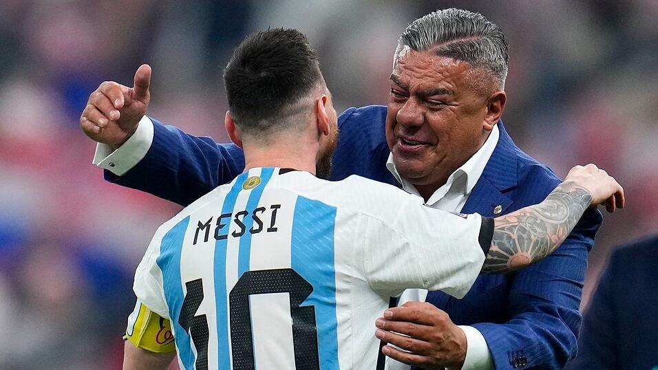 Verbandsboss Claudio Tapia k&uuml;ndigt eine Ehrung f&uuml;r Lionel Messi an. (Archivbild)