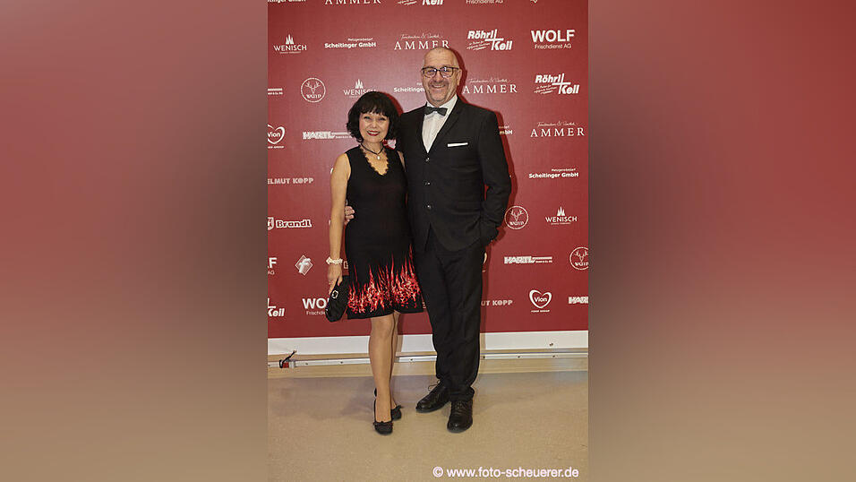 Die Metzgerzunft hat am Samstagabend in die Joseph-von-Fraunhofer-Halle eingeladen. Die Metzgerzunft hat am Samstagabend in die Joseph-von-Fraunhofer-Halle eingeladen.