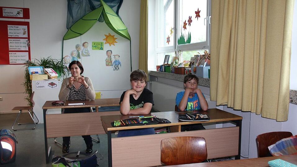 Peter und Anna versuchten sich als Fotografen und hielten die besondere Schulstunde in Bildern fest. Peter und Anna versuchten sich als Fotografen und hielten die besondere Schulstunde in Bildern fest.