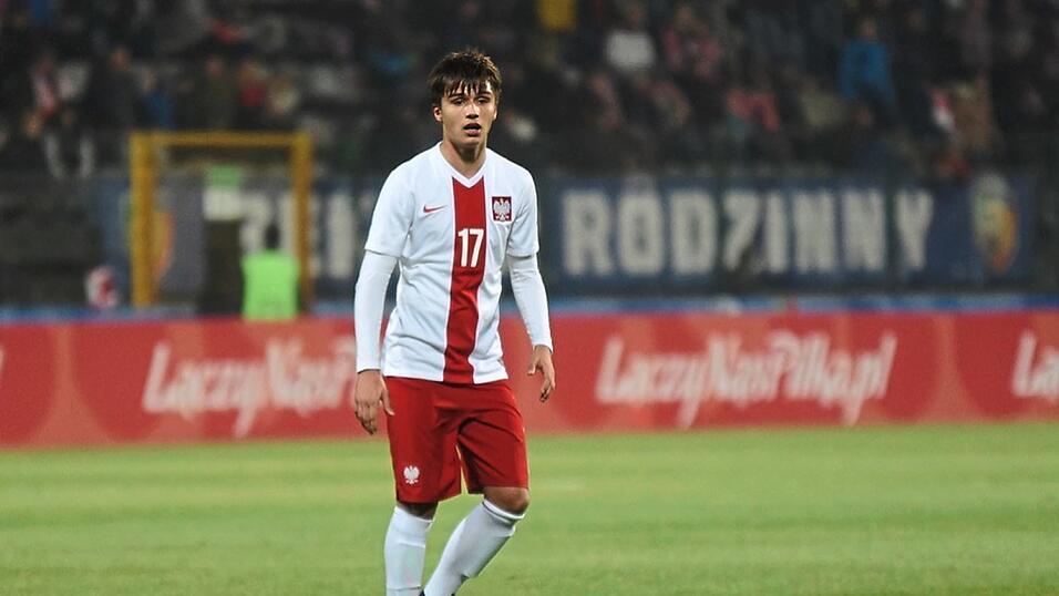 Patryk Richert im Trikot der polnischen U 17-Nationalmannschaft. Zuletzt war der 19-jährige Flügelspieler bei Kufstein in der dritten österreichischen Liga am Ball, nun verstärkt er den Landesligisten TSV Seebach. Patryk Richert im Trikot der polnischen U 17-Nationalmannschaft. Zuletzt war der 19-jährige Flügelspieler bei Kufstein in der dritten österreichischen Liga am Ball, nun verstärkt er den Landesligisten TSV Seebach.