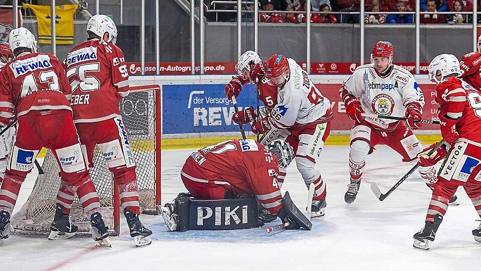 Die Landshuter - hier David Zucker (5.v.li.) und John Rogl - tauchten vor allem im zweiten Durchgang immer wieder ebenso energisch wie brandgefährlich vor dem finnischen Eisbären-Keeper Eetu Laurikainen auf. Die Landshuter - hier David Zucker (5.v.li.) und John Rogl - tauchten vor allem im zweiten Durchgang immer wieder ebenso energisch wie brandgefährlich vor dem finnischen Eisbären-Keeper Eetu Laurikainen auf.