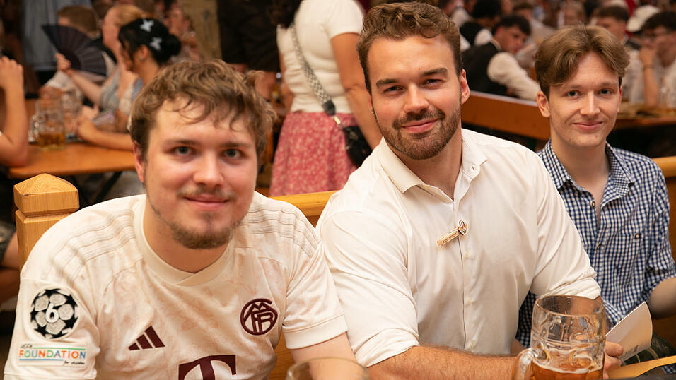 Die Partybilder vom Mittwoch, 14. August, aus dem Festzelt Nothaft. Die Partybilder vom Mittwoch, 14. August, aus dem Festzelt Nothaft.
