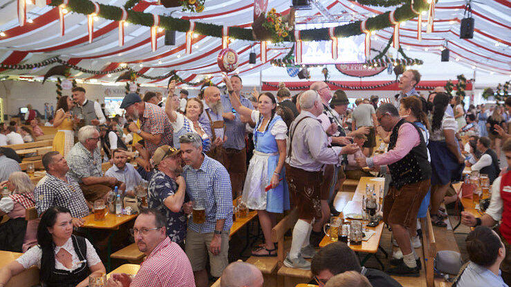 Die Partybilder vom Freitag, 15. August, aus dem Festzelt Lechner. Die Partybilder vom Freitag, 15. August, aus dem Festzelt Lechner.