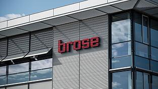 Der Autozulieferer Brose und die Gewerkschaft IG Metall haben sich auf einen Zukunftsplan für den Standort Würzburg geeinigt. (Archivbild)