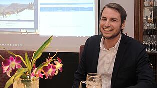 Er hat allen Grund zur Freude: Matthias Kohlmayer (Landau gefällt mir) hat es geschafft und den Bürgermeister-Stuhl der Stadt Landau erobert. Er hat allen Grund zur Freude: Matthias Kohlmayer (Landau gefällt mir) hat es geschafft und den Bürgermeister-Stuhl der Stadt Landau erobert.