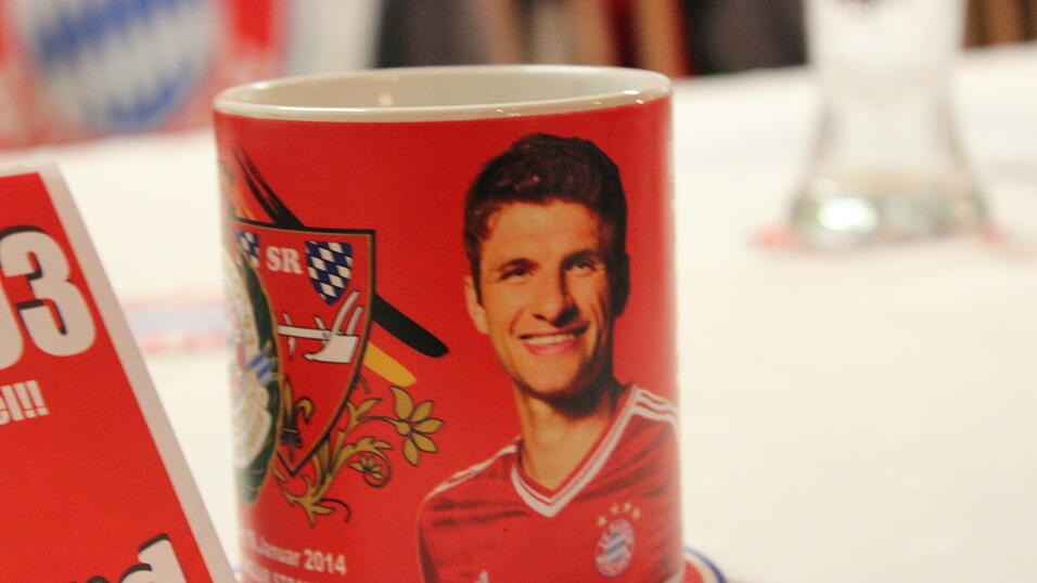 Thomas Müller besuchte am Sonntagnachmittag den 'FC Bayern-Fanclub Straubing '93'. (Foto: Fabian Roßmann) Thomas Müller besuchte am Sonntagnachmittag den 'FC Bayern-Fanclub Straubing '93'. (Foto: Fabian Roßmann)