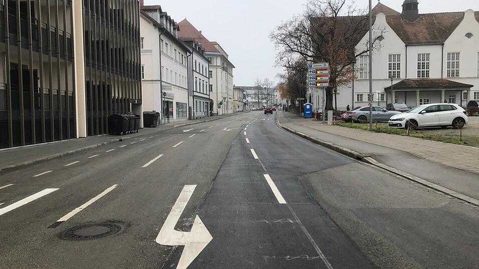 Zwischen Stetthaimerplatz und Persiluhr-Kreuzung kann der Verkehr jetzt wieder in beiden Richtungen fahren.