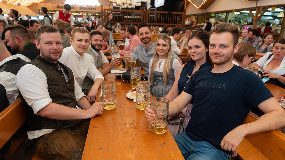 Die Partybilder vom Freitag, 18. August 2023, aus dem Festzelt Nothaft. Die Partybilder vom Freitag, 18. August 2023, aus dem Festzelt Nothaft.