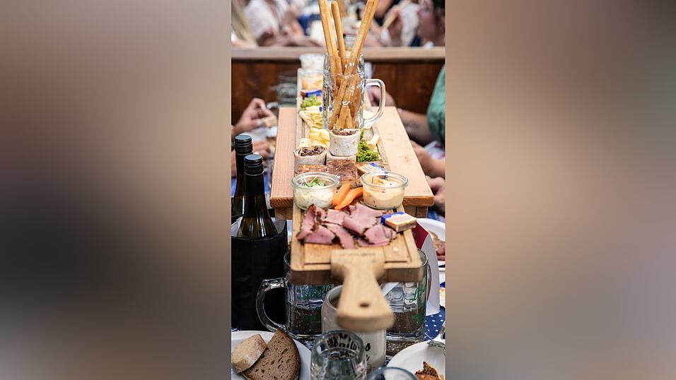 Die Partybilder vom Sonntag, 10. August, aus dem Festzelt Wenisch. Die Partybilder vom Sonntag, 10. August, aus dem Festzelt Wenisch.