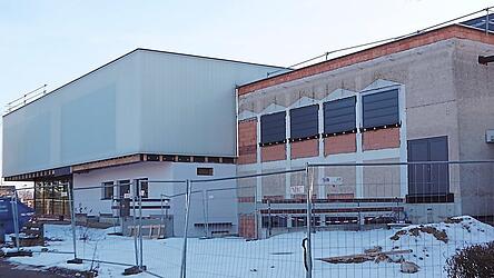 Bei der Sanierung der Vilstalhalle löst ein Problem das andere ab. Architekt Michael Leidl gibt dieses Ziel aus: „Das Haus muss am Ende anständig funktionieren.“ Bei der Sanierung der Vilstalhalle löst ein Problem das andere ab. Architekt Michael Leidl gibt dieses Ziel aus: „Das Haus muss am Ende anständig funktionieren.“