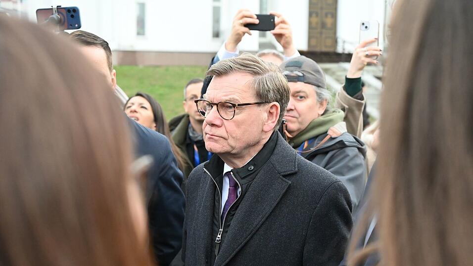 Auch der deutsche Au&szlig;enminister Johann Wadephul ist in die Ukraine gereist.