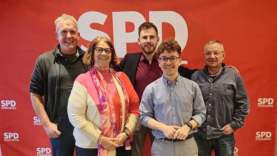 Ihre SPD soll bei der Kommunalwahl 2026 besser abschneiden als 2020 (v.l.): Peter Stranninger, Gertrud Gruber, Julian Guggeis, Marvin Kliem und J&uuml;rgen Karbstein.