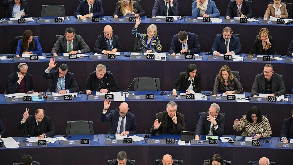 Abgeordnete des Europ&auml;ischen Parlaments stimmen dar&uuml;ber ab, das EU-Freihandelsabkommen mit L&auml;ndern des s&uuml;damerikanischen Staatenbunds Mercosur dem Gerichtshof der Europ&auml;ischen Union (EuGH) vorzulegen.