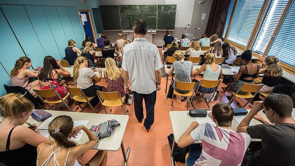 Für Pisa 2025 wurden 6.700 Schülerinnen und Schüler im Alter von 15 Jahren getestet. (Symbolbild) Für Pisa 2025 wurden 6.700 Schülerinnen und Schüler im Alter von 15 Jahren getestet. (Symbolbild)