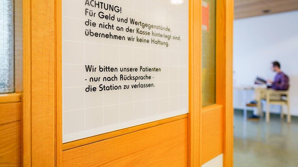 Ein Mann soll bundesweit vor allem ältere Menschen in Krankenhäusern bestohlen haben - die Staatsanwaltschaft Heidelberg hat Anklage erhoben. (Symbolbild) Ein Mann soll bundesweit vor allem ältere Menschen in Krankenhäusern bestohlen haben - die Staatsanwaltschaft Heidelberg hat Anklage erhoben. (Symbolbild)