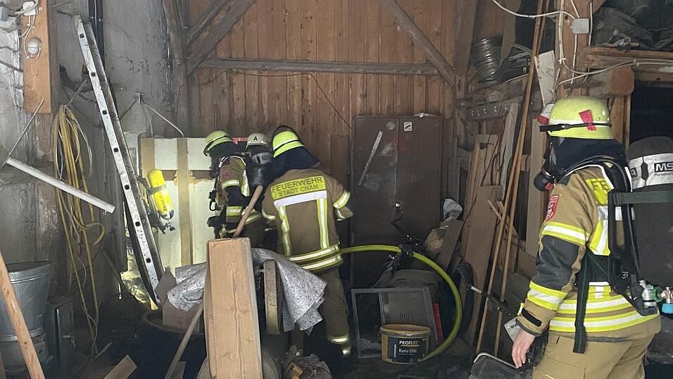 In einem Wohnhaus in Geigen ist es im Pelletbunker zu einem Brand gekommen. In einem Wohnhaus in Geigen ist es im Pelletbunker zu einem Brand gekommen.