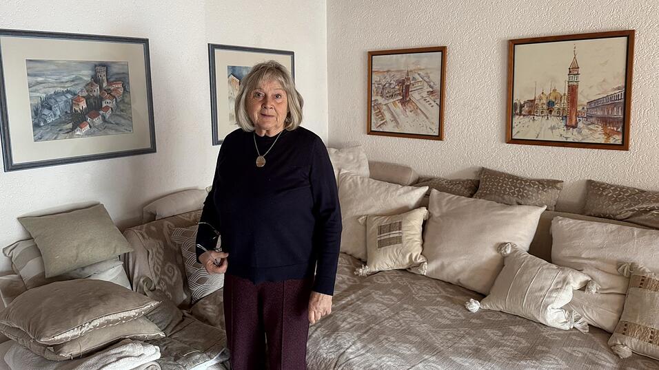 Italienische Landschaften hängen im Wohnzimmer von Ursula Schwab. Italienische Landschaften hängen im Wohnzimmer von Ursula Schwab.