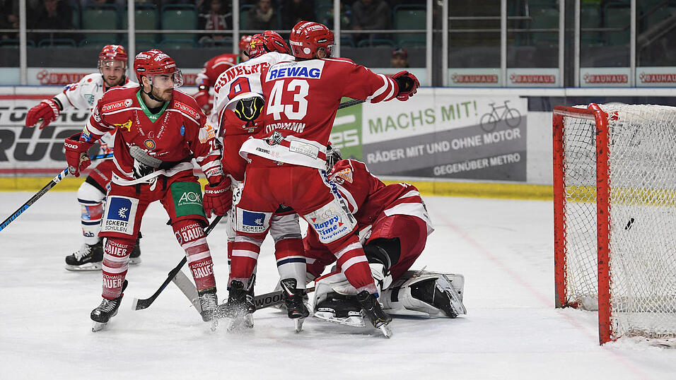 Der Deggendorfer SC hat das ostbayerische Derby bei den Eisbären Regensburg gewonnen. Der Deggendorfer SC hat das ostbayerische Derby bei den Eisbären Regensburg gewonnen.