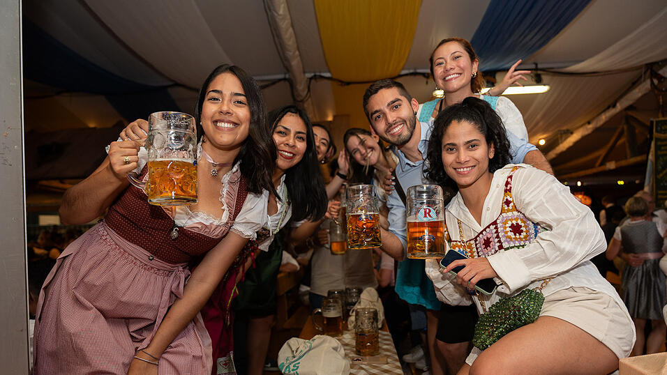 Die Partybilder vom Freitag, 11. August 2023, aus dem Festzelt Reisinger. Die Partybilder vom Freitag, 11. August 2023, aus dem Festzelt Reisinger.