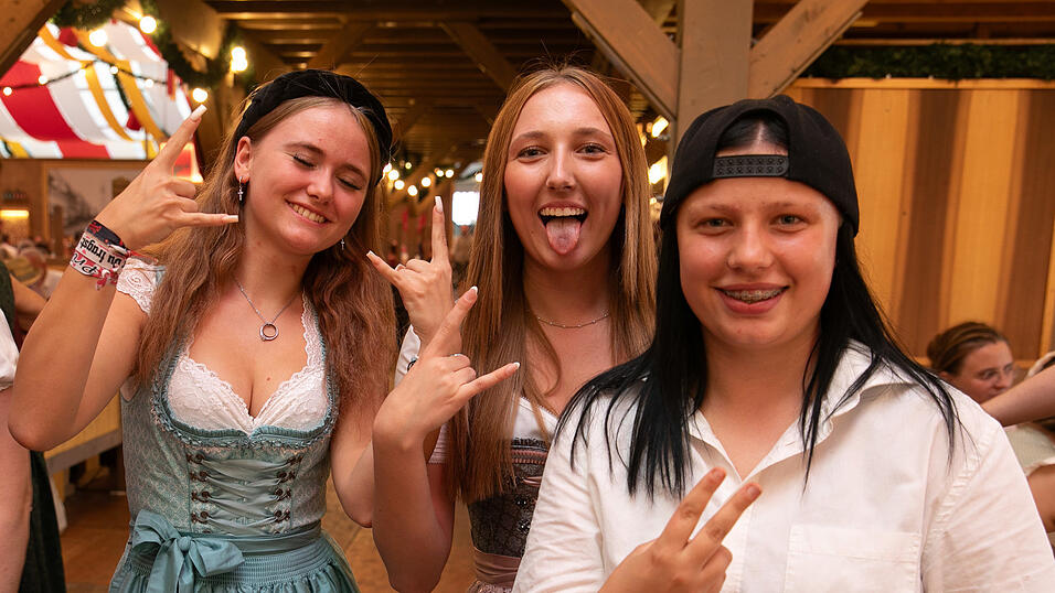 Die Partybilder vom Sonntag, 10. August, aus dem Festzelt Krönner. Die Partybilder vom Sonntag, 10. August, aus dem Festzelt Krönner.