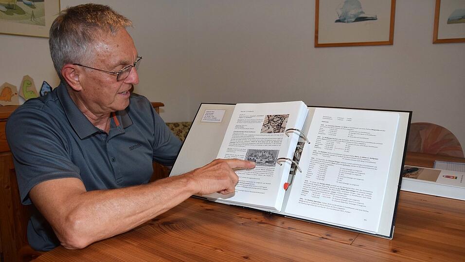 Hans Koppauer mit seinem zweiten Vilsheimer Heimatbuch. Hans Koppauer mit seinem zweiten Vilsheimer Heimatbuch.
