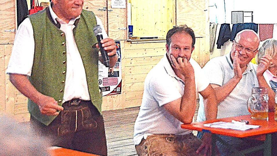 Der Schierlinger B&uuml;rgermeister Christian Kiendl (rechts) geh&ouml;rte auch zu den Besuchern.