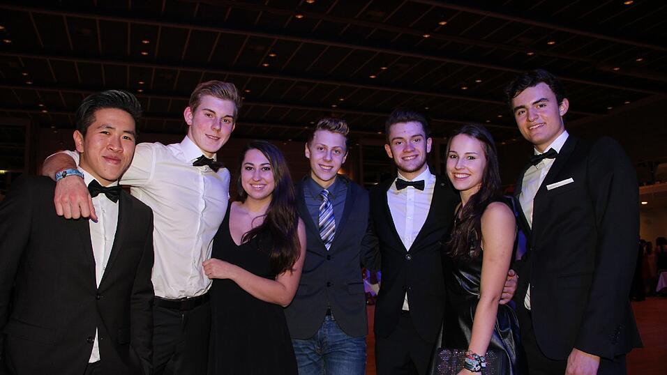 Die Bilder vom Abschlussball der Tanzschule Seidel in der Fraunhofer-Halle am 28. November. Die Bilder vom Abschlussball der Tanzschule Seidel in der Fraunhofer-Halle am 28. November.