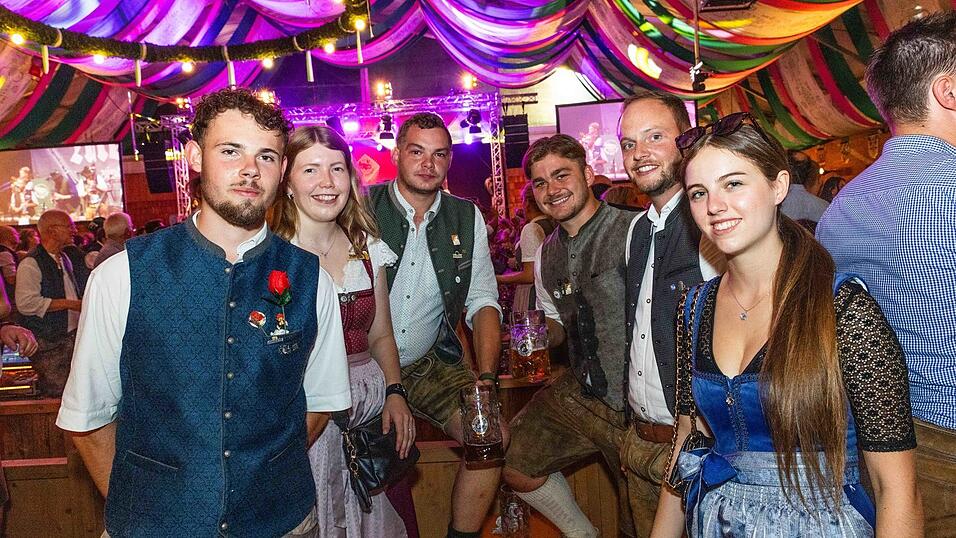 Die Partybilder vom Sonntag, 16. August, aus dem Festzelt Weckmann. Die Partybilder vom Sonntag, 16. August, aus dem Festzelt Weckmann.