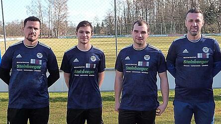 Mit ihnen will der VfR das Ziel 'Klassenerhalt' verwirklichen: (v.l.) Co-Trainer Andi Kowaletz, Adriatik 'Kiki' Latifi, Erich Majer, Franz Salzberger, Iulian Aprozeanu und Cheftrainer Chris Helldobler.