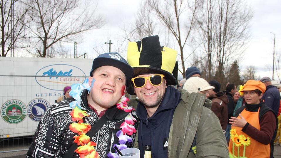 Viele Faschings-Fans haben sich am Samstag den Umzug in Langenbach angesehen. Viele Faschings-Fans haben sich am Samstag den Umzug in Langenbach angesehen.