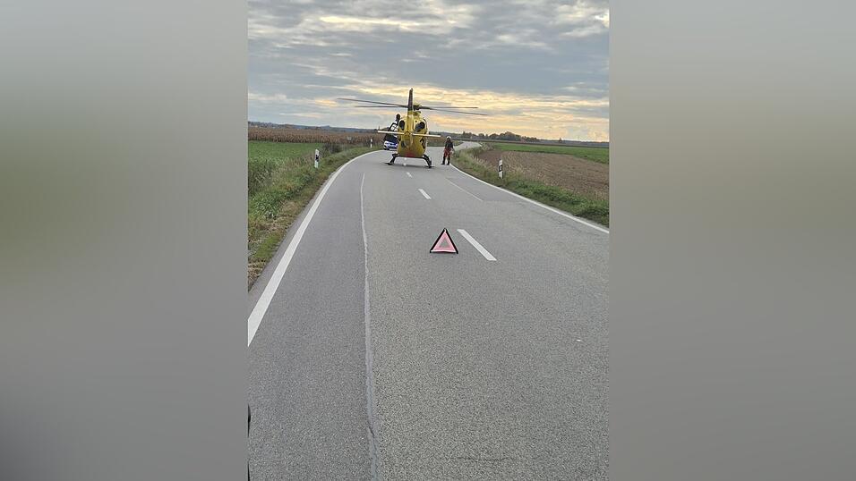 Zwei Verletzte bei einem Unfall auf der SR18 nahe Ringenberg. Feuerwehr und Hubschrauber waren vor Ort. 