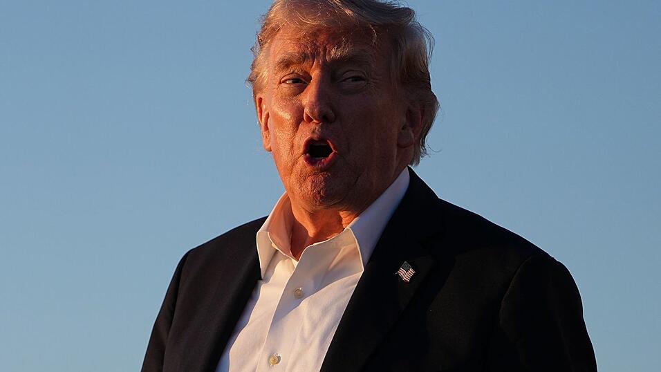 Trump setzt der EU eine Frist zur Umsetzung der Zollvereinbarung - und droht andernfalls mit h&ouml;heren Z&ouml;llen. (Archivbild)