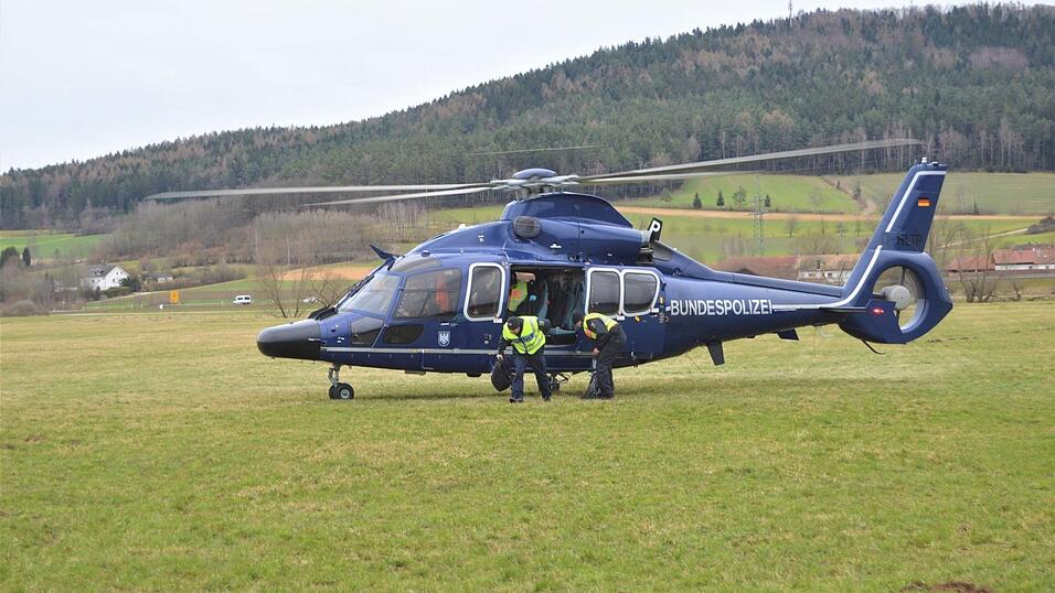 Bei der Suche nach Migranten war auch ein Heli der Bundespolizei im Einsatz. Bei der Suche nach Migranten war auch ein Heli der Bundespolizei im Einsatz.