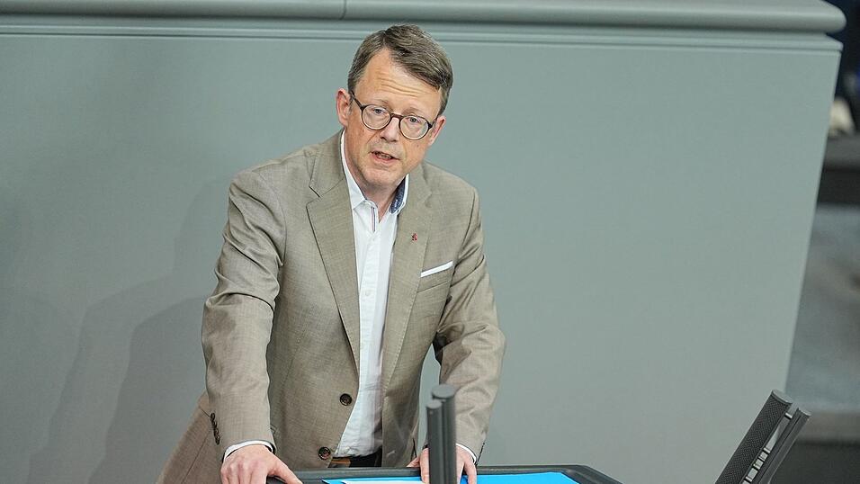 Der Linken-Abgeordnete Ulrich Thoden forderte die Bundesregierung als Konsequenz aus dem Gutachten auf, der US-Regierung die Nutzung der US-Milit&auml;rbasen auf deutschem Boden f&uuml;r die Kriegsf&uuml;hrung im Iran zu untersagen. (Archivbild)