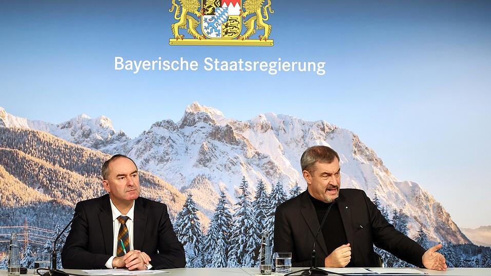 Ministerpräsident Markus Söder (r.) und sein Stellvertreter Hubert Aiwanger bescheinigen sich zum Jahresende gegenseitig eine gute Zusammenarbeit. Dabei war man sich 2025 nicht immer einig. Ministerpräsident Markus Söder (r.) und sein Stellvertreter Hubert Aiwanger bescheinigen sich zum Jahresende gegenseitig eine gute Zusammenarbeit. Dabei war man sich 2025 nicht immer einig.