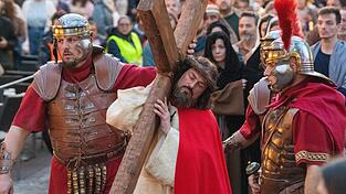 Die Auff&uuml;hrung zieht jedes Jahr Tausende Zuschauer an. (Archivbild)