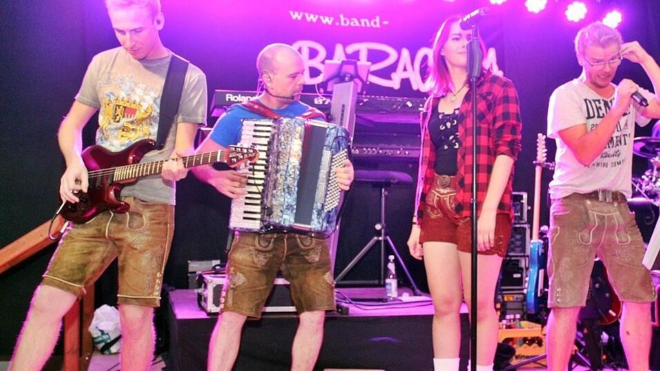 Die besten Bilder vom Wein- und Wei&szlig;bierfest des Burschenvereins Arth und der M&auml;dchengruppe.