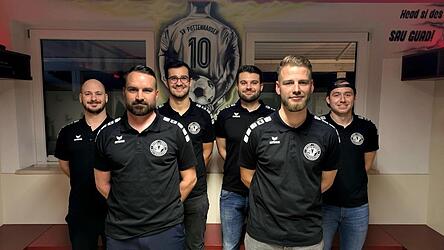 Arjon Kryeziu (vorne rechts) tritt die Nachfolge von Achim Lewandowsky (vorne links) an.