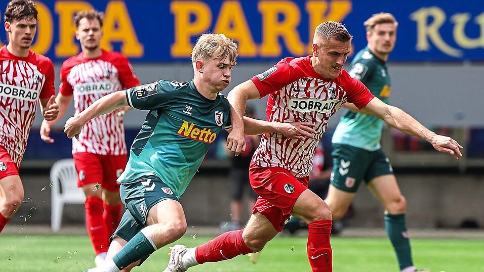 Die gr&ouml;&szlig;te Schwachstelle des SSV Jahn um Max Meyer (links) ist die Offensive. Das letzte Tor aus dem Spiel heraus erzielten die Wei&szlig;-Roten vor f&uuml;nf Wochen.