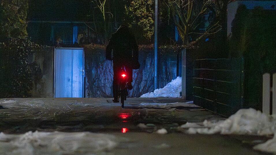 Der Weg zur Arbeit ist für viele derzeit anspruchsvoll - und manchmal mit Gefahren verbunden. Der Weg zur Arbeit ist für viele derzeit anspruchsvoll - und manchmal mit Gefahren verbunden.